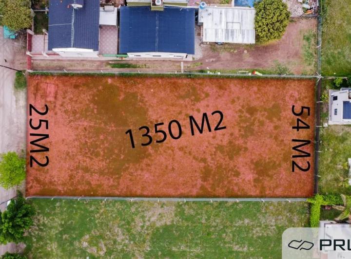Terreno · 1350m²