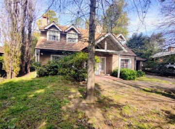 Casa de 5 ambientes, Ituzaingó · Parque Leloir: Casa con Fondo y Pileta. (Posibilidad de Permuta)