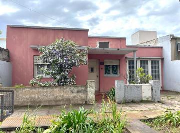Casa · 86m² · 4 Ambientes · 1 Cochera · Casa en Venta en Centro II - Venado Tuerto