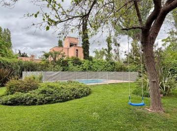 Casa de 6 ambientes, Chacras de Coria · Casa en Chacras de Coria | Jardín Parquizado y Pileta | Callejón