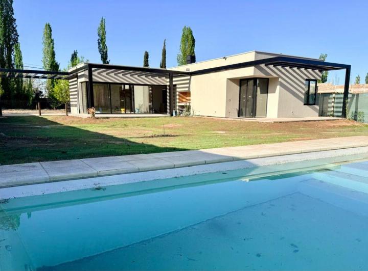 Casa · 130m² · 1 Ambiente · 2 Cocheras