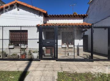 Casa · 146m² · 3 Ambientes · 3 Cocheras · Venta Casa 3 Ambientes con Cochera en Bernal Oeste
