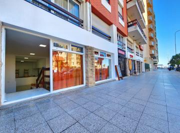 Local comercial · 100m² · Local en Alquiler Sobre Av Independencia C/ Expensas Incluidas