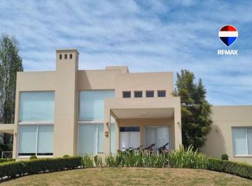Casa · 287m² · 7 Ambientes · Venta Casa C/pileta 3 Dorm El Tipal