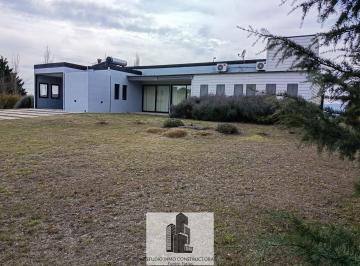 Casa · 2208m² · 3 Ambientes · 1 Cochera · Casa en Altos del Corral - Los Reartes
