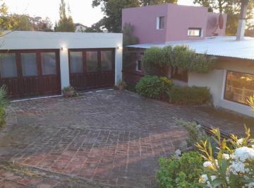Casa · 174m² · 6 Ambientes · 1 Cochera · Casa en Venta - 4 Dorm. 2 Baños - Cochera - 744 m² - Sierra de Los Padres