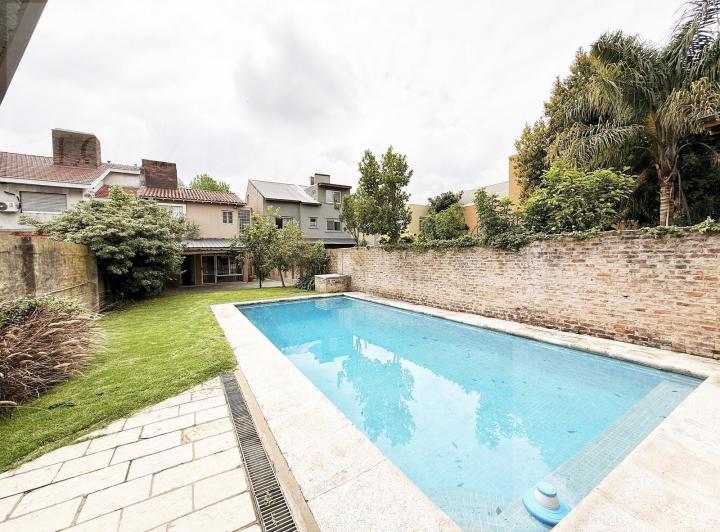 Casa · 220m² · 4 Ambientes · 1 Cochera