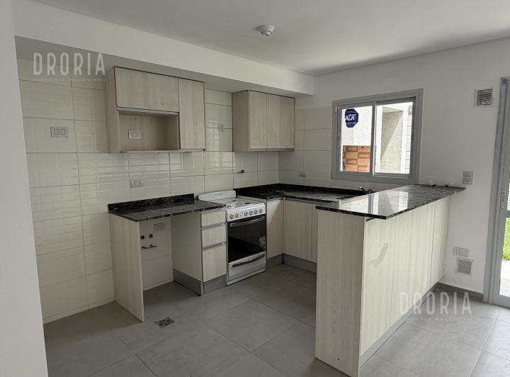 Casa · 100m² · 4 Ambientes · 1 Cochera