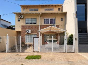 Casa · 171m² · 4 Ambientes · 1 Cochera · Casa Triplex en Carapachay con Cochera / Apto Crédito