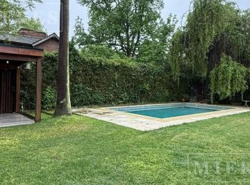 Casa · 130m² · 4 Ambientes · 1 Cochera · Casa Amoblada en Alquiler Anual en Barrio Club Privado Loma Verde, Loma Verde