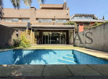 Casa de 6 ambientes, San Fernando · Casa - Triplex - San Fernando - 4 Dorm - Pileta - Jardín