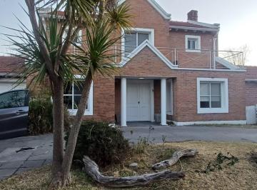 Casa · 200m² · 5 Ambientes · Casa a La Venta/alquiler, Soles del Pilar, Fatima.