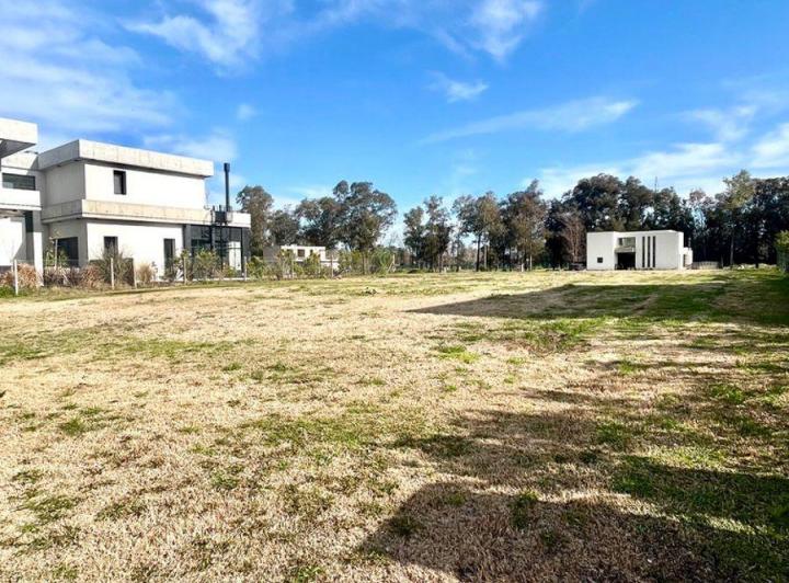 Terreno · 889m²