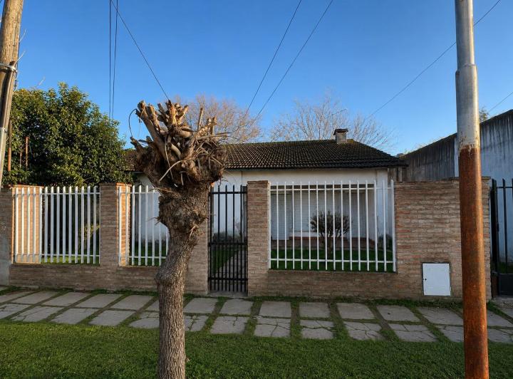 Casa · 180m² · 3 Ambientes · 4 Cocheras