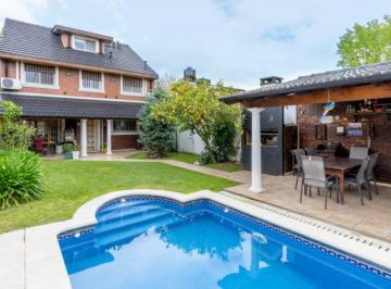 Casa · 234m² · 6 Ambientes · 2 Cocheras · Casa 6 Amb C/jardin en Olivos Golf, Acepta Permuta