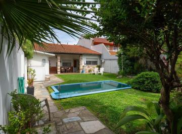 Casa · 201m² · 4 Ambientes · 1 Cochera · Venta Casa 4 Ambientes con Piscina en Barrio Güemes
