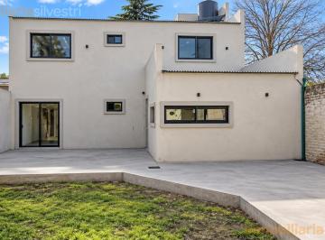 Casa · 200m² · 6 Ambientes · 1 Cochera · 67 Entre 145 y 146 Los Hornos, La Plata - Casa de 2 Dorm. Mas Segunda Vivienda de 3 Dormitorio
