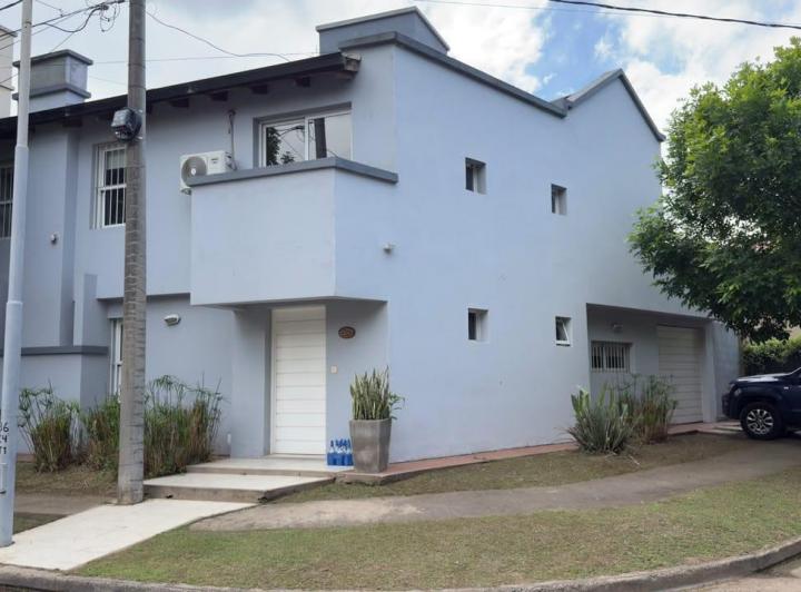 Casa · 160m² · 3 Ambientes · 2 Cocheras