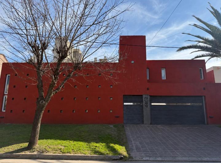 Casa · 293m² · 3 Ambientes · 2 Cocheras