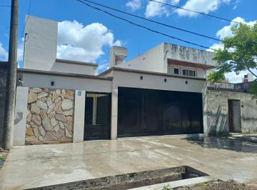 Casa · 120m² · 3 Ambientes · 2 Cocheras · Se Vende Casa a Estrenar en Barrio Unidos