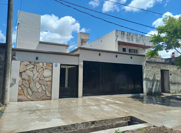 Casa · 120m² · 3 Ambientes · 2 Cocheras