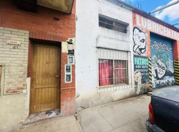 PH · 117m² · 4 Ambientes · PH Multifamiliar a Reciclar en Villa Lynch