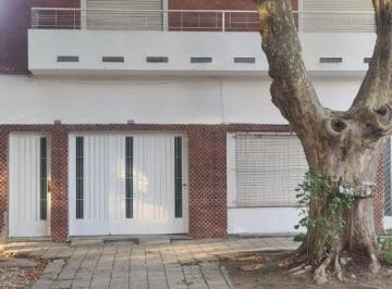 PH de 3 ambientes, Lomas de Zamora · PH Tipo Casa con Cochera de 80 m² Aprox con 2 Dorm. en Alquiler en Lomas de Zamora