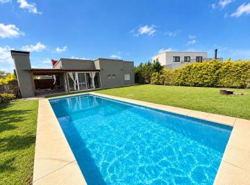 Casa · 145m² · 4 Ambientes · 2 Cocheras · Casa en Venta - Alquiler, El Cantón. con Pileta