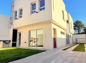 Casa · 95m² · 4 Ambientes · 1 Cochera · Dúplex de 2 Dorm. + Escritorio a Estrenar en Venta | La Plata