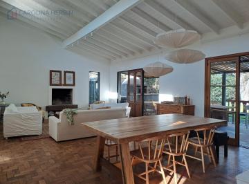 Casa · 275m² · 5 Ambientes · 2 Cocheras · Casa en Bella Vista