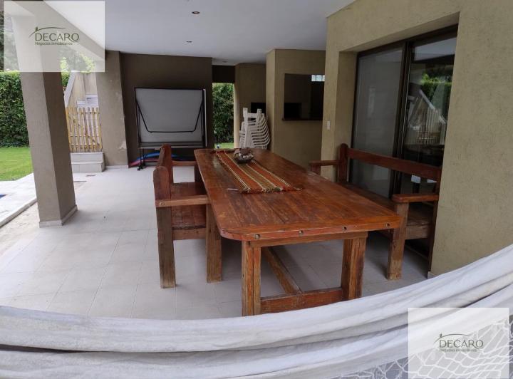 Casa · 200m² · 5 Ambientes