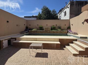 Casa · 220m² · 5 Ambientes · 1 Cochera · Venta Casa 5 Ambientes con Cochera en Sarandi