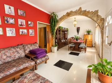 Casa · 180m² · 5 Ambientes · 1 Cochera · Venta Casa 5 Amb Ballester con Cochera