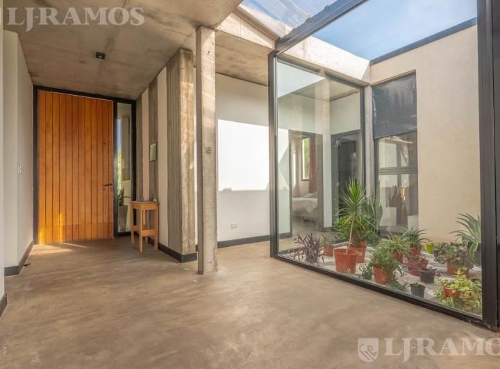 Casa · 138m² · 5 Ambientes · 3 Cocheras