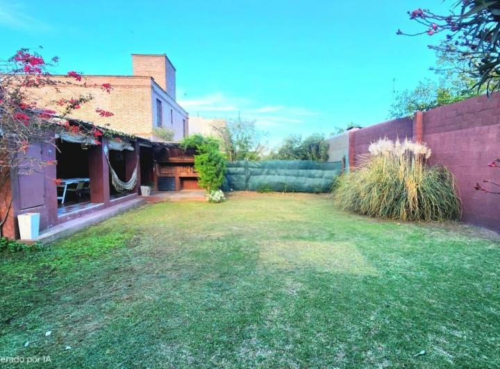 Casa · 371m² · 6 Ambientes · 2 Cocheras