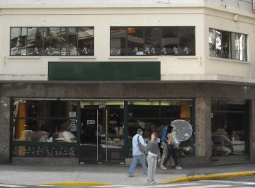 Local comercial , Tribunales · Dueño Alquila Local de 290 m. Impecable. Sin Expensas Ni Comisiones