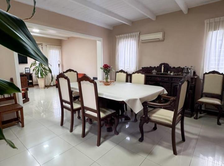 Casa · 450m² · 10 Ambientes · 2 Cocheras