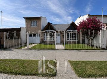 Casa · 159m² · 5 Ambientes · 2 Cocheras · Venta Casa 3 Dorm. - Apto Credito - Cipolletti, Rio Negro