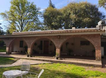 Quinta vacacional · 270m² · 3 Dormitorios · 1 Cochera · Venta Casa en Cabana Unquillo