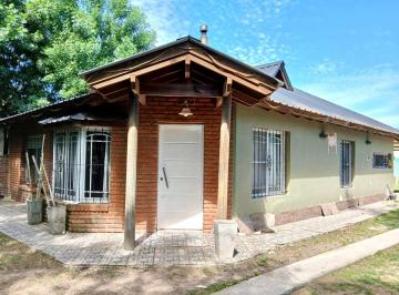 Casa · 800m² · 4 Ambientes · 3 Cocheras · Casa en Venta Barrio Los Pioneros