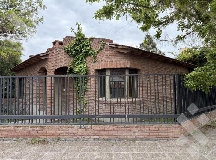 Casa · 90m² · 3 Ambientes · 2 Cocheras