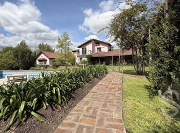 Casa · 234m² · 5 Ambientes · 2 Cocheras · Venta Casa Apto Crédito en Parque Irizar