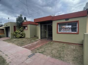 Casa · 140m² · 8 Ambientes · 2 Cocheras · Alquiler | Res. Vélez Sarsf | 4 Dor, 2 Baños | Sup Cub 140 m² | Estar - Living - Coc. Com | Quincho