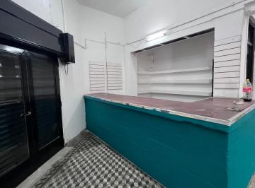 Local comercial · 200m² · 1 Ambiente · Local Comercial en Alquiler 200 m Rev de Mayo