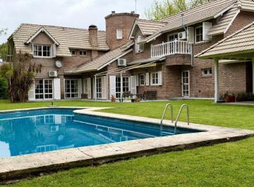 Casa · 307m² · 9 Ambientes · 4 Cocheras · Casa en Venta Club Argentino de Golf