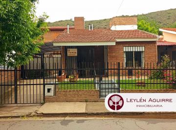 Casa · 60m² · 2 Dormitorios · 1 Cochera · Casa en Venta B° Malvinas, Villa Carlos Paz. Excelente Ubicación