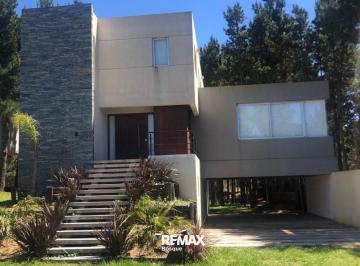 Casa · 200m² · 6 Ambientes · 2 Cocheras · Casa en Alquiler Anual Barrio Golf Costa Esmeralda