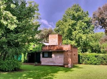 La casa desde el parque · Casa en Venta 2 Dorm + Quincho, Parque de 1.200 m² a 150 m del Río, Anisacate