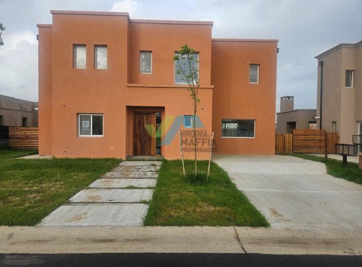 Casa · 158m² · 5 Ambientes · 1 Cochera