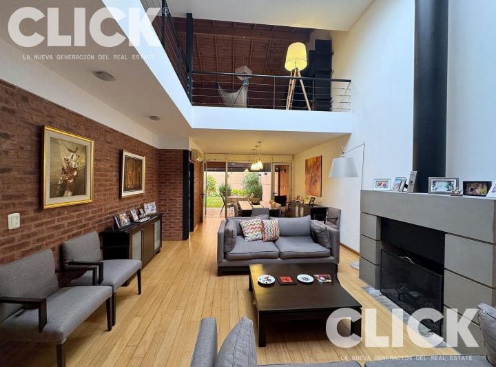 Casa · 270m² · 6 Ambientes · 2 Cocheras